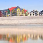 Slide Résidence Les Terrasses de la Plage à Cayeux sur Mer - Résidence vu depuis la plage de galet