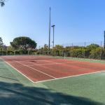 Slide Résidence L'Ile d'Or à La Londe-les-Maures - Terrain de tennis extérieur