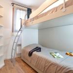 Slide Chambre lits superposés d'un des logements à la résidence Au Coeur des Ours aux 2 Alpes