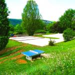 Slide Le Domaine des Cazelles - espace vert