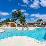 Slide Le Domaine du Golf d'Albret - espace piscine