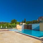 Slide Le Domaine de Camiole - swimming pool