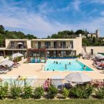 Slide Résidence Le Clos St Michel - piscine