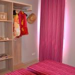 Slide Pink room of  La Grenadine cottages in Marseillan