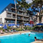 Slide Swimming pool at the Prestige de la Plage residence in Pornichet