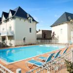 Slide Swimming pool at the Les Domaines des Dunettes residence in Cabourg