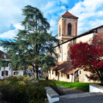 Slide Résidence Collines Iduki - Church of Bastide Clairence village