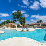 Slide Résidence Le Domaine du Golf d'Albret *** -  Piscine extérieure