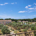 Slide Résidence Le Domaine de Bourgeac - Paradou - Vu sur les Alpilles