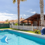 Slide Maison Tropical 1 - Deltèbre - Location de vacances avec piscine en Espagne