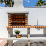 Slide Maison Tropical 1 - Deltèbre - Location de maison avec piscine en Espagne - Jardin équipé