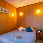 Slide Camping Les Chalets de la mer - bedroom