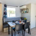 Slide Camping l'Arquet **** Martigues mobil home Grand Large intérieur