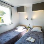 Slide Camping l'Arquet**** Martigues mobil home Corail chambre