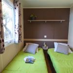 Slide Camping l'Arquet**** Martigues mobil home Premium chambre