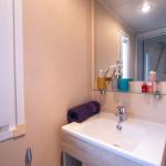 Slide Camping l'Arquet**** Martigues mobil home Premium salle d'eau
