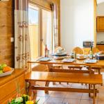 Slide Salle à manger conviviale avec bonne raclette aux Fermes de Samoëns by Ateya Vacances