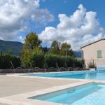 Slide Espace piscine dan sla résidence du Hameau des Sources à Montbrun-les-Bains