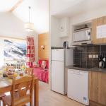 Slide Fully equipped kitchen area opening onto the living room at the Ours Blanc residence