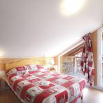 Slide Double room for two people at the Résidence l'Ours Blanc in Les Deux Alpes