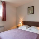 Slide Double bedroom in the Le Domaine de Cazelles *** residence in Cajarc