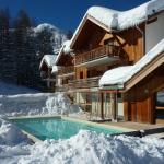Slide La Combe d'Or residence with outdoor swimming pool in Les Orres 1800