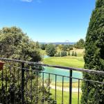 Slide Vue sur le golf du balcon des Maisons du Golf de la Cabre d'Or by Ateya à Cabriès en Provence