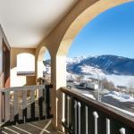 Slide Vue d'un balcon sur les montagnes d'un apaprtement à la résidence Le Beauregard à Doucy