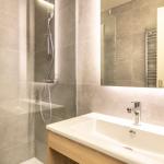 Slide Shower room with shower and mirror at Le Beauregard residence