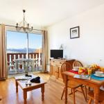 Slide living room with sofa and dining table, mountain view at Les Chalets du Belveder residence
