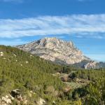 Slide Montagne de la Sainte Victoire au loin à Aix-en-Provence