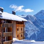 Slide View from Les Etoiles d'Orion residence with the mountains