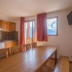 Slide Fully equipped kitchen opening onto the dining area in an apartment in the Les Etoiles d'Orion residence