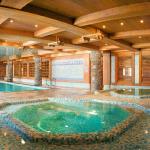 Slide Spa avec piscine intérieure et jacuzzi de la résidence Le Hameau du Beaufortain aux Saisies