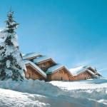 Slide Chalets enneigés de la résidence Le Hameau du Beaufortain aux Saisies en hiver