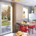 Slide Cuisine dan sles maisons pour 6 personnes au Domaine du Golf by Ateya vacances