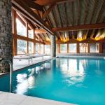 Slide Indoor pool in Pralognan at the Les Hauts de la Vanoise tourist residence