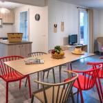 Slide Espace repas avec grade table à manger dans les villas de la résidence du Domaine du Golf à Fabrègues
