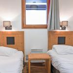 Slide Chambre avec deux lits simples à la résidence Les Chalets d’Emeraude aux Saisies