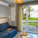 Slide Living room of 1-bedroom houses for 2 people with air conditioning at Domaine du Golf residence near Montpellier