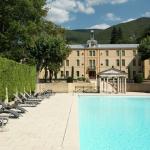 Slide Vue piscine avec transats à la Résidence le Château des Gipières - Montbrun les Bains dan sla Drôme