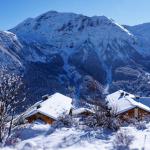 Slide Panoramic snowy peaks of the Southern Alps from Les Étoiles d’Orion in Orcières Merlette.
