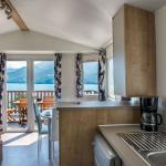 Slide Living room with equipped open kitchen at L’Écrin du Lac in Chorges
