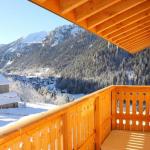 Slide Balcon vue sur les montagnes enneigées de Châtel