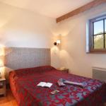 Slide Bedroom with double bed in an apartment of the Le Grand Lodge residence