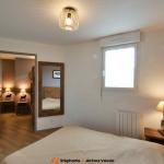 Slide Double bedroom overlooking the living room at the Résidence Les Adrets de Peyragudes
