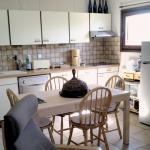 Slide Dining area with kitchen in a house at the Résidence Les Tamaris & Les Portes du Soleil