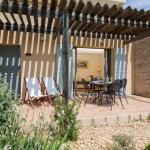 Slide Vue depuis le golf sur la terrasse aménagée d’un logement de la résidence Provence country club