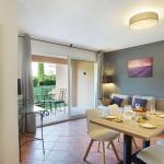 Slide Vue globale d’un séjour d’un appartement dan la résidence le domaine de la licorne de haute Provence