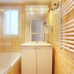 Slide Bathroom with bathtub and towel dryer in an apartment at La Licorne de Haute Provence in Gréoux